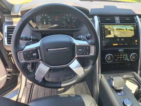 Used 2023 Land Rover Discovery Metropolitan Edition AWD/4WD image 4