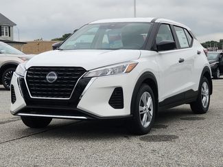 Used 2025 Nissan Kicks Play S image 1