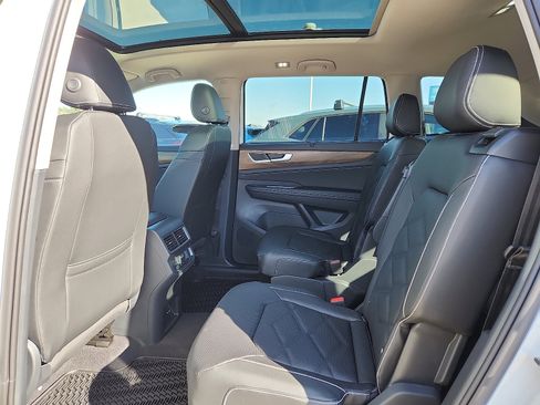 New 2026 Volkswagen Atlas SE image 12