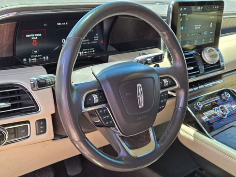 Used 2021 Lincoln Navigator 4WD image 9