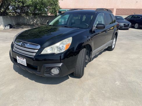 Used 2014 Subaru Outback 2.5i Premium AWD/4WD image 2