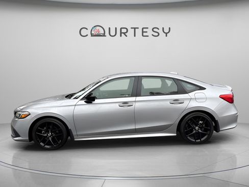 Used 2022 Honda Civic Sport image 2