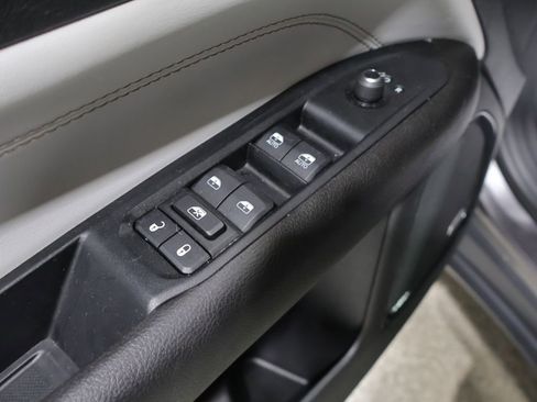 Certified 2022 Jeep Compass Limited w/ Sun and Sound Group image 15