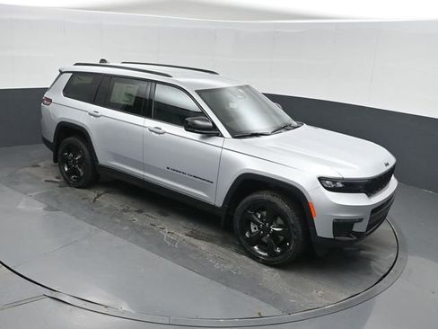 New 2025 Jeep Grand Cherokee L Limited w/ Black Appearance Package image 30