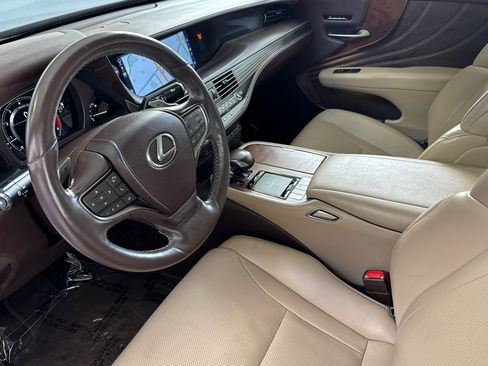 Used 2018 Lexus LS 500 w/ Accessory Package (Z2) RWD image 11
