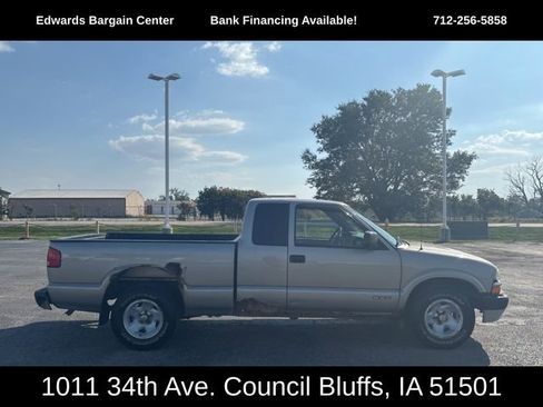 Used 2002 Chevrolet S10 Pickup 2WD Extended Cab w/ Comfort Convenience Pkg image 1