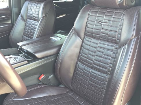 Used 2023 Cadillac Escalade ESV Sport Platinum w/ LPO, ONYX Package AWD/4WD image 22