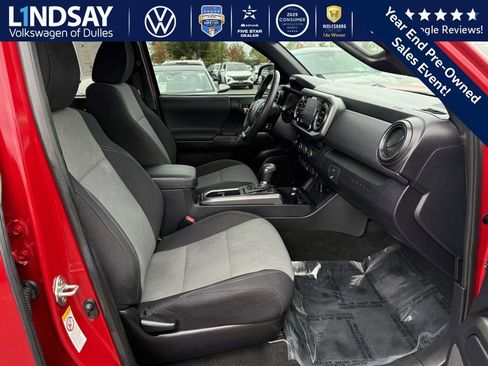 Used 2020 Toyota Tacoma TRD Sport image 12