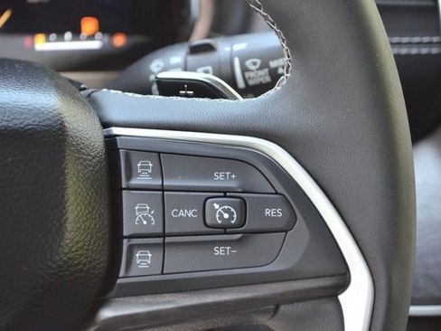 Used 2023 Jeep Grand Cherokee L Limited w/ Rear Seat Video Group I AWD/4WD image 21