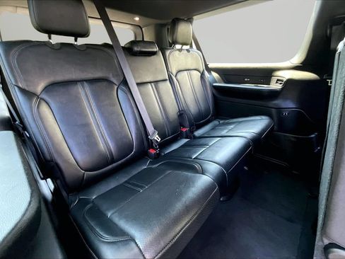 Certified 2024 Jeep Wagoneer L Series II w/ Flexible Seating Group AWD/4WD image 23