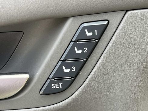 Used 2019 Lexus LX 570 4WD w/ Luxury Package image 32
