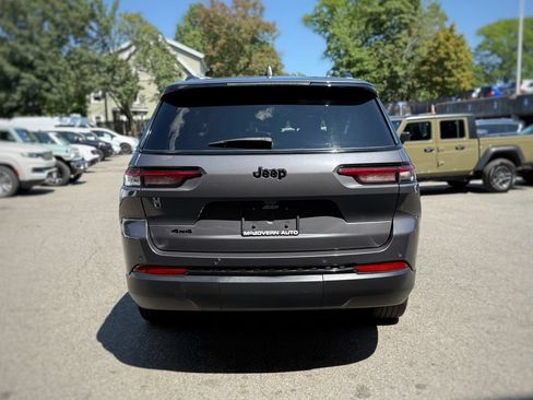 Used 2023 Jeep Grand Cherokee L Laredo AWD/4WD image 10