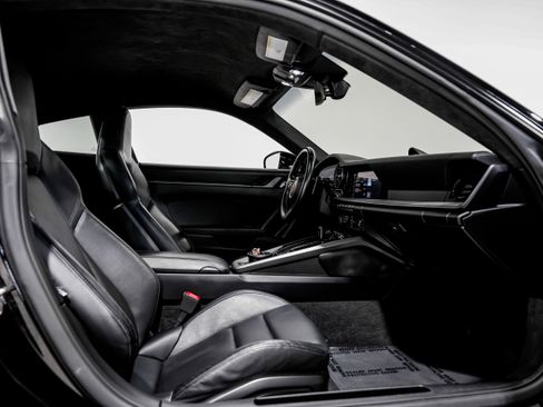 Used 2020 Porsche 911 Carrera S image 30