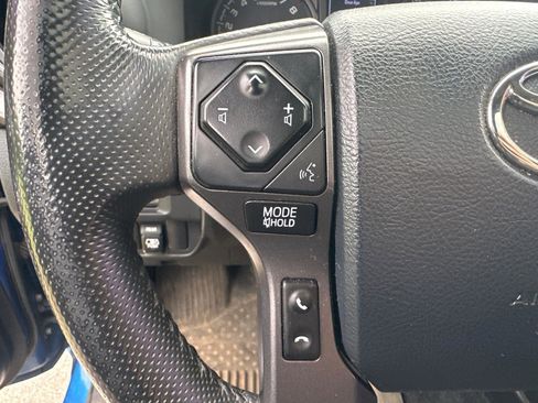 Used 2017 Toyota Tacoma TRD Sport w/ Premium & Technology Package AWD/4WD image 19