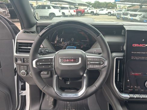 Used 2026 GMC Yukon Elevation w/ Elevation Premium Package AWD/4WD image 31