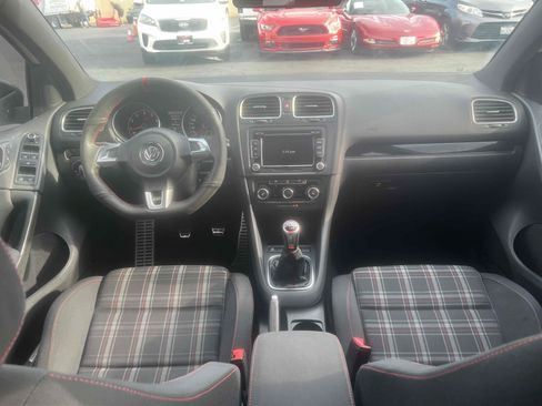 Used 2012 Volkswagen Golf 4-Door FWD image 14