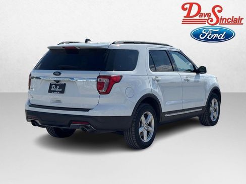 Used 2018 Ford Explorer XLT FWD image 7