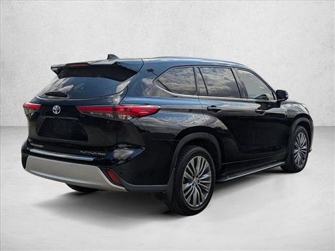Used 2020 Toyota Highlander Platinum image 5