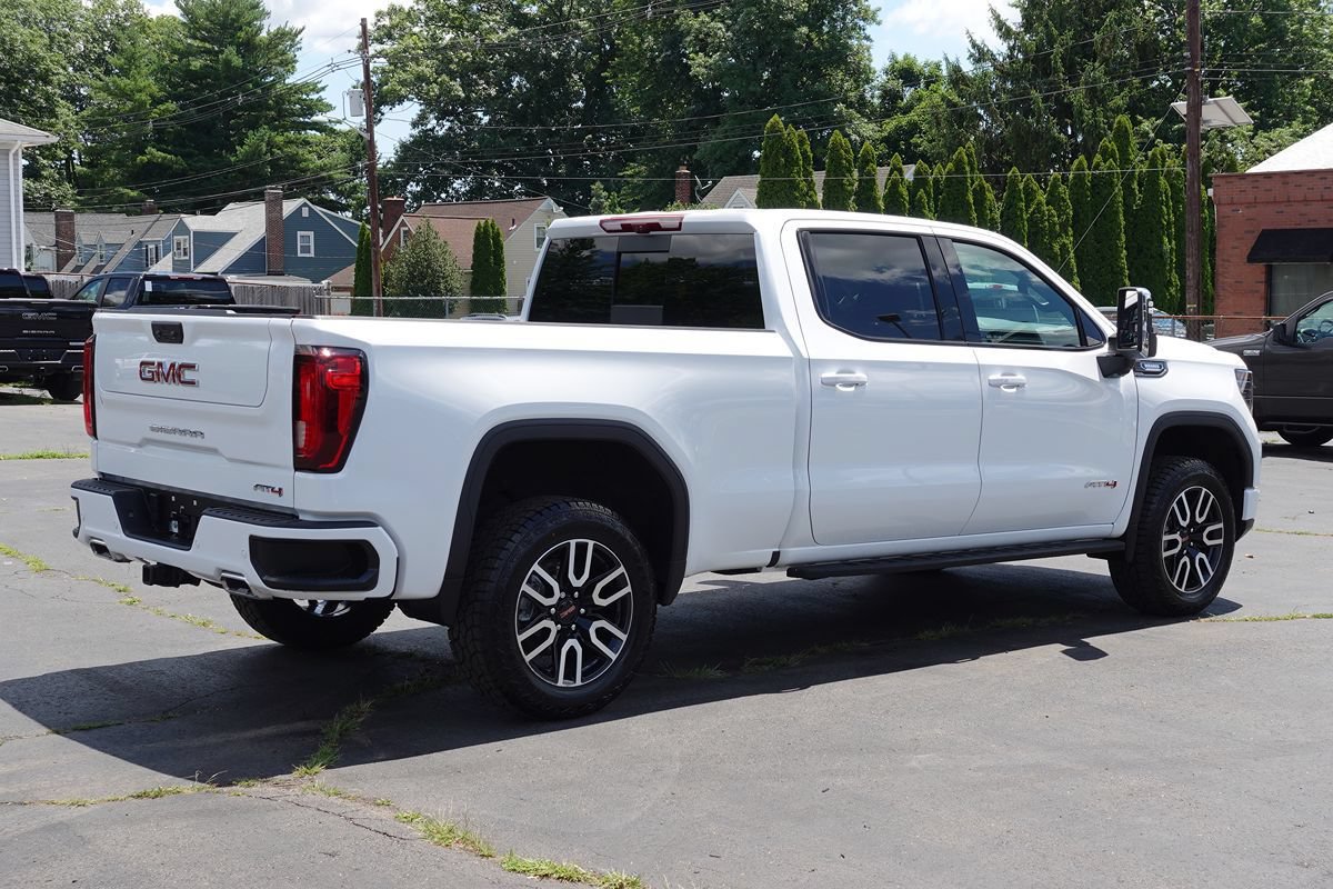 Used 2024 GMC Sierra 1500 AT4 w/ Technology Package AWD/4WD image 3