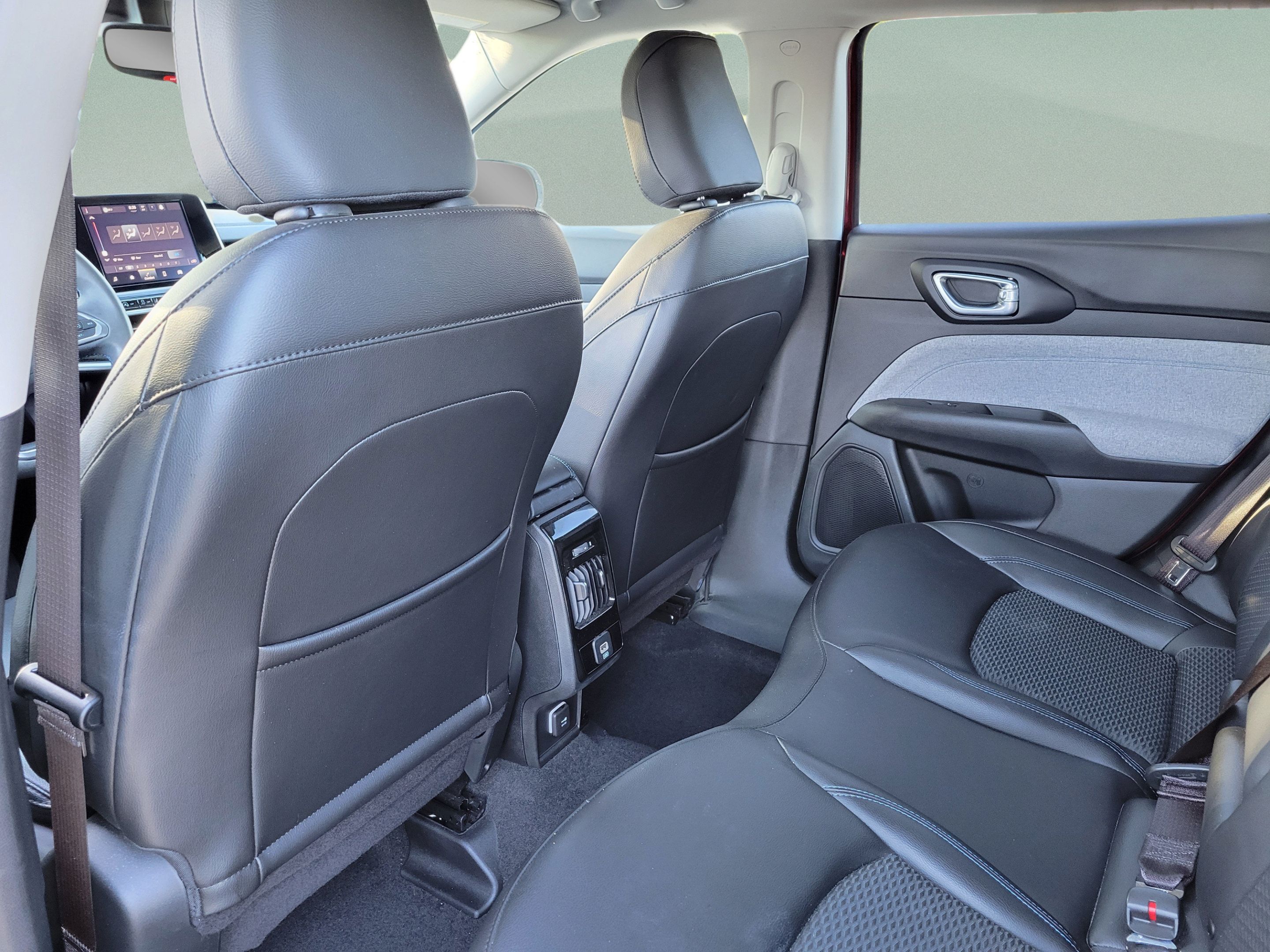 Used 2022 Jeep Compass Latitude FWD image 5