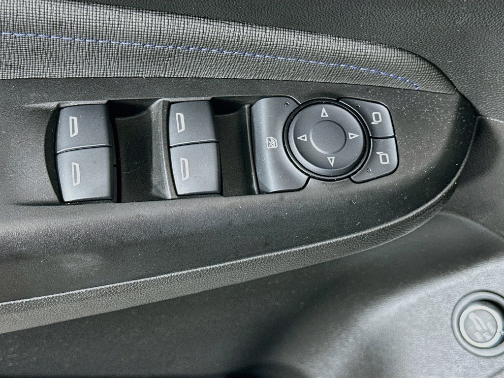 Used 2024 Buick Envista Sport Touring w/ Convenience I Package FWD image 23