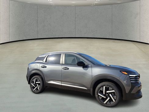 Used 2026 Nissan Kicks SV image 3