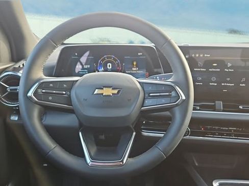 Used 2026 Chevrolet Equinox LT image 11