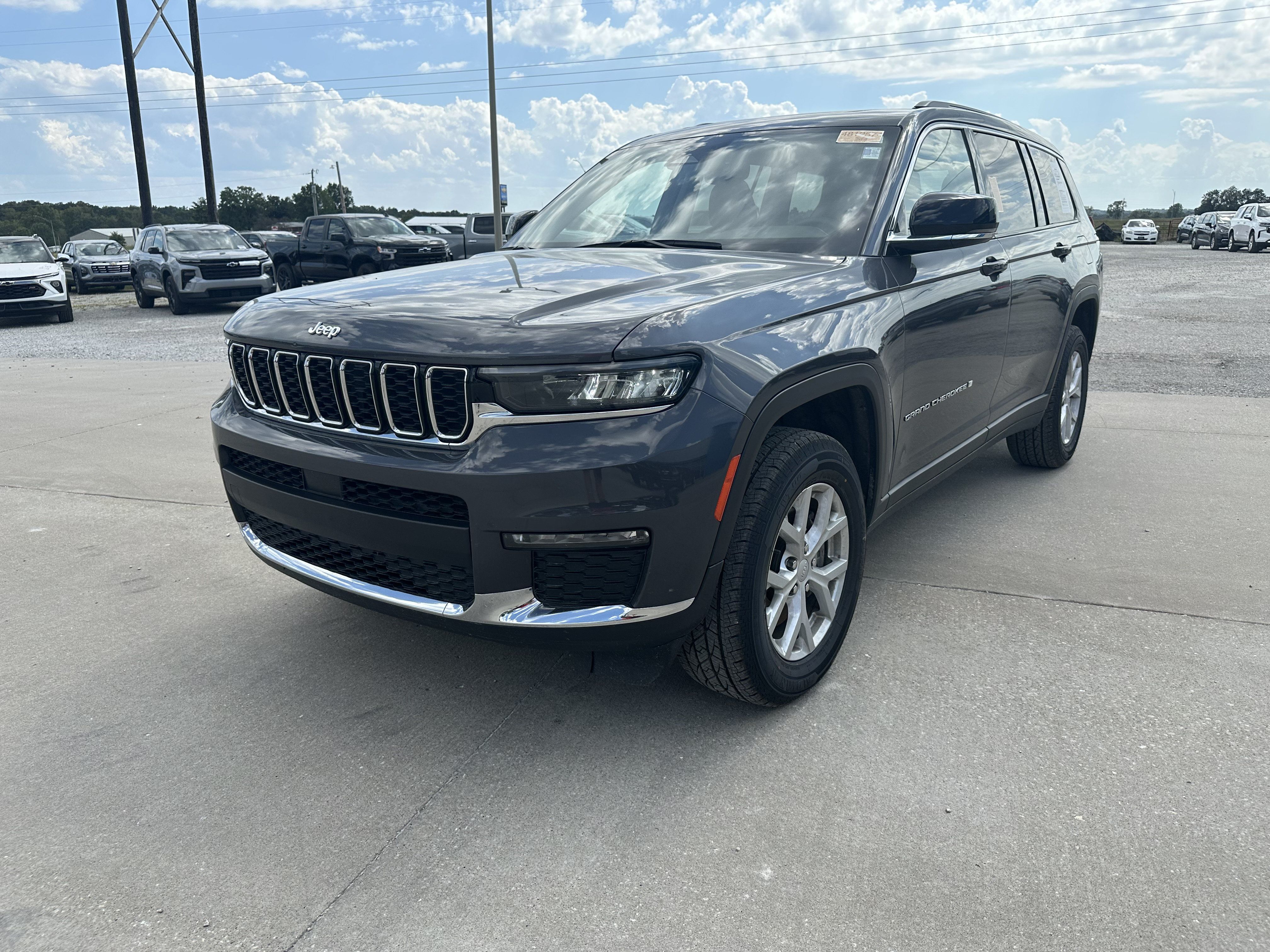 Used 2023 Jeep Grand Cherokee L Limited AWD/4WD image 2