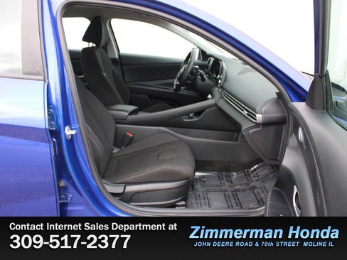 Used 2022 Hyundai Elantra Blue image 17