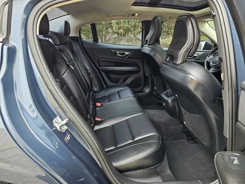 Used 2020 Volvo S60 T5 Momentum image 29