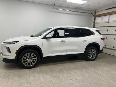Used 2026 Buick Enclave Preferred AWD/4WD image 11