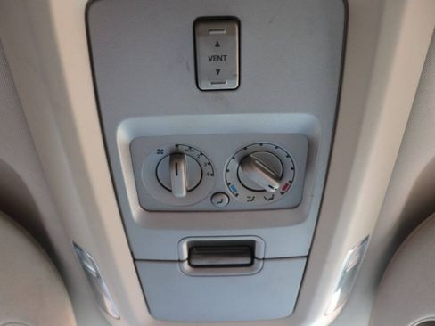 Used 2006 Lincoln Navigator Luxury RWD image 26