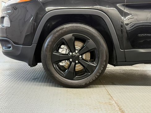 Used 2018 Jeep Cherokee Limited w/ High Altitude Package AWD/4WD image 12