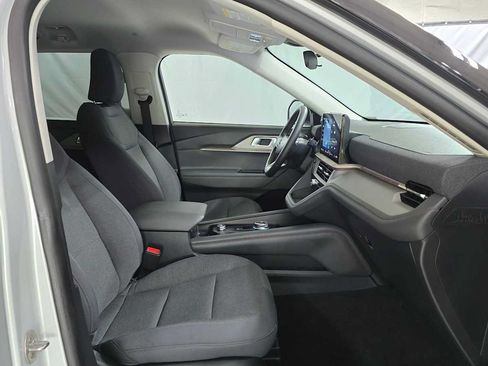 Used 2025 Ford Explorer Active AWD/4WD image 10