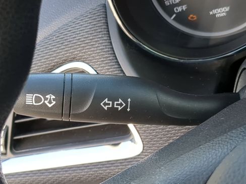 Used 2019 Chevrolet Cruze LT image 29