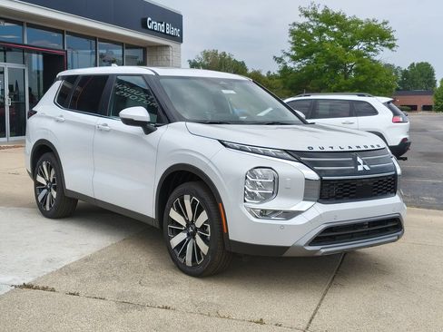 New 2026 Mitsubishi Outlander SE AWD/4WD image 14