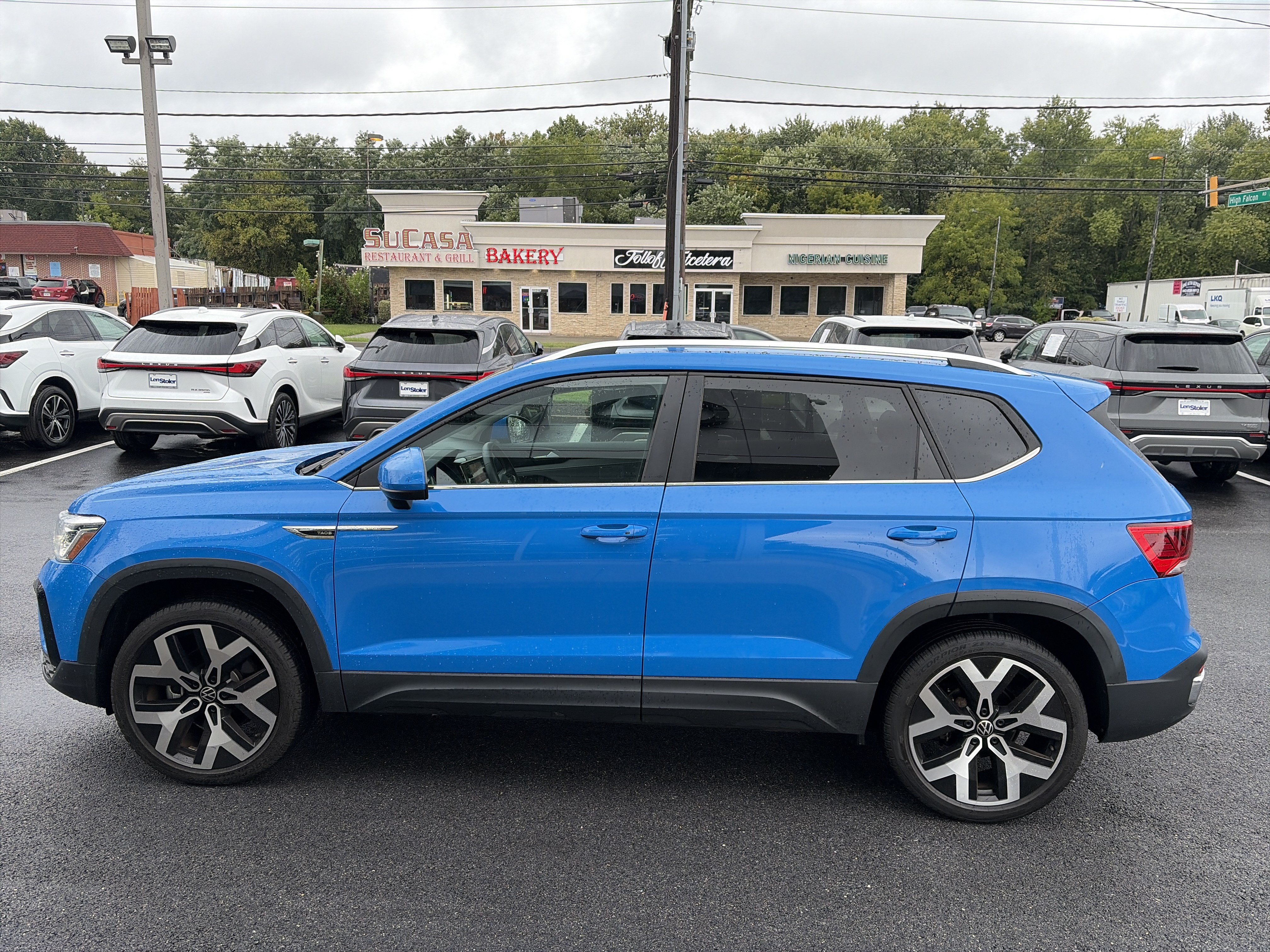 Used 2023 Volkswagen Taos SEL AWD/4WD image 2