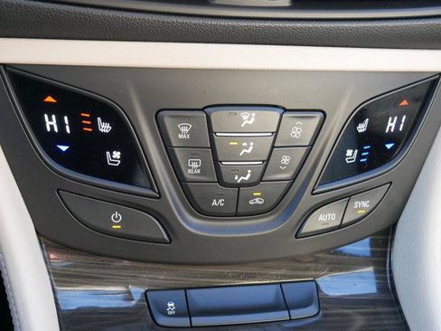Used 2019 Buick Envision Premium w/ Driver Confidence Package AWD/4WD image 22