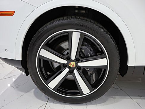 Used 2024 Porsche Cayenne Coupe AWD/4WD image 44