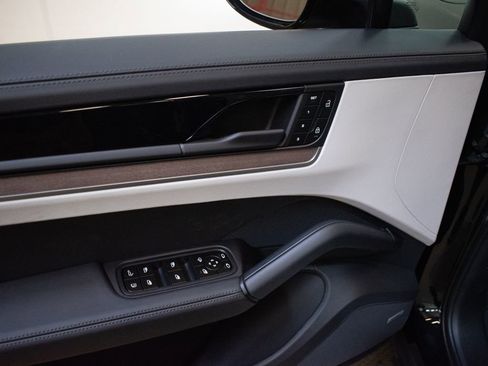 New 2026 Porsche Cayenne S image 19