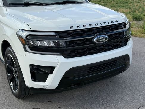 Used 2022 Ford Expedition Max Limited AWD/4WD image 5