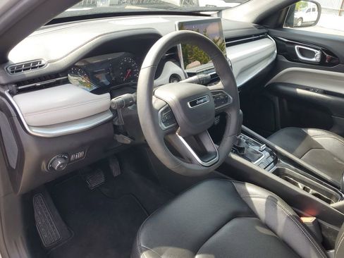 Used 2025 Jeep Compass Limited AWD/4WD image 15