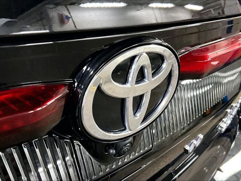 Used 2023 Toyota Crown Platinum image 30