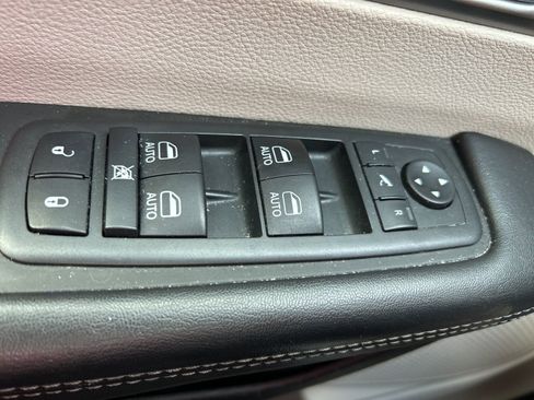 Used 2019 Chrysler Pacifica Limited w/ Tire & Wheel Group image 27