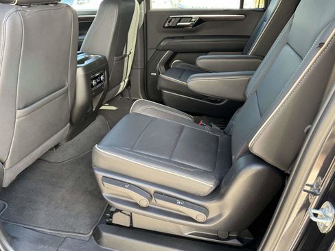 Used 2025 Chevrolet Suburban Premier image 15