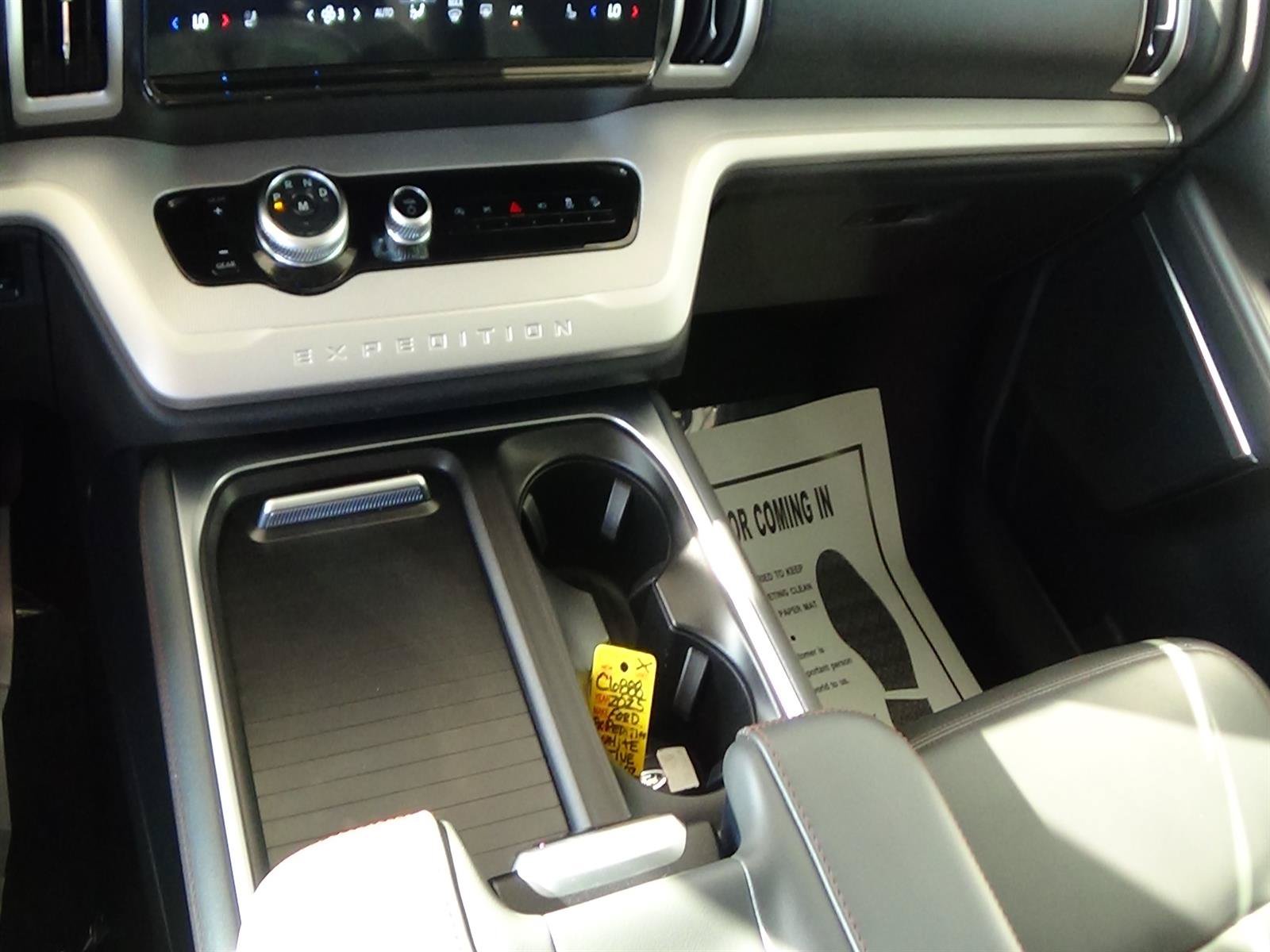 Used 2025 Ford Expedition Active AWD/4WD image 36