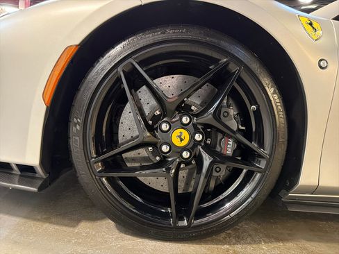 Used 2021 Ferrari F8 Tributo image 18