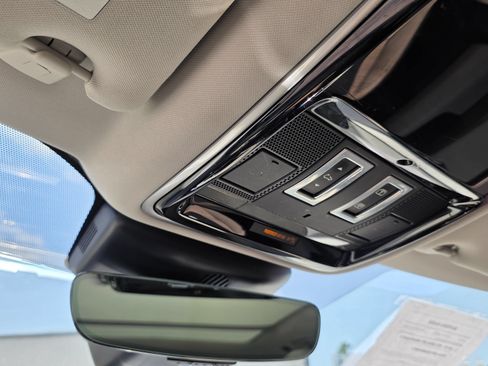 Used 2018 Land Rover Range Rover Velar S AWD/4WD image 27