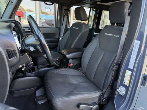 Used 2017 Jeep Wrangler Unlimited Rubicon w/ Cold Weather Group AWD/4WD image 14