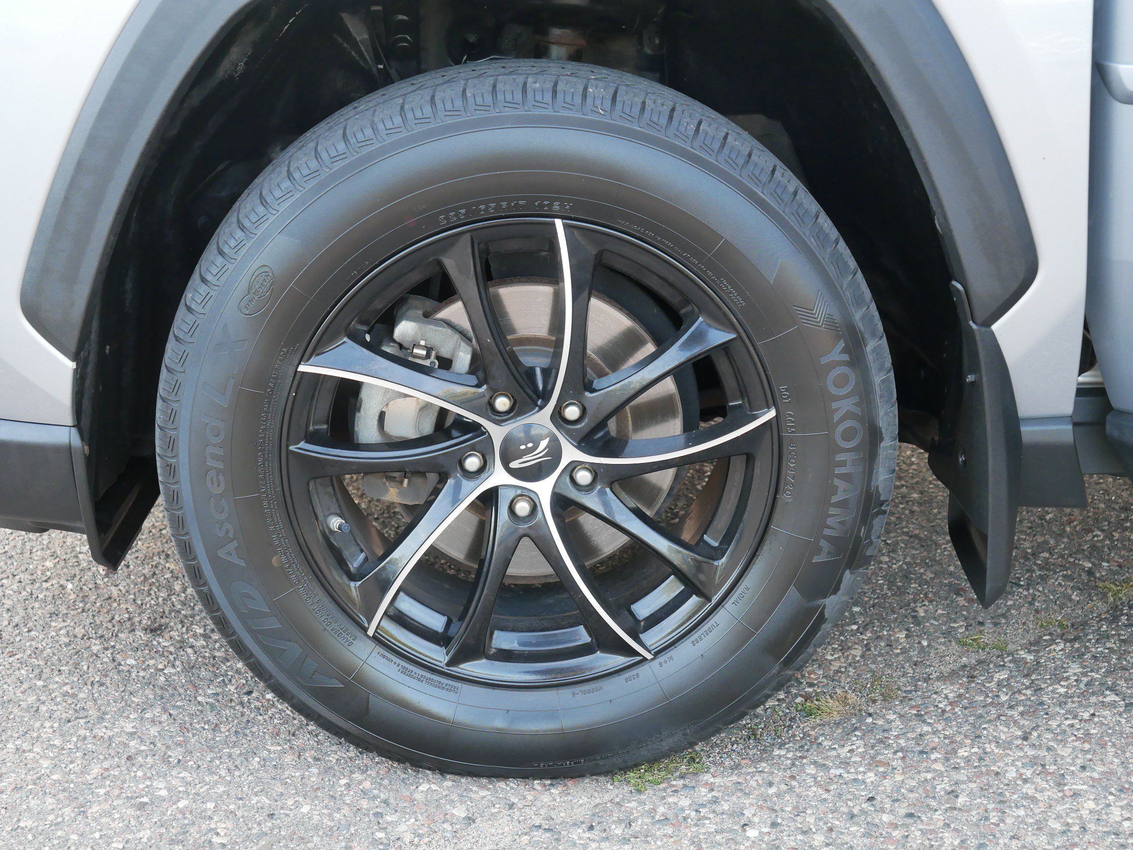 Used 2019 Toyota RAV4 XLE AWD/4WD image 15